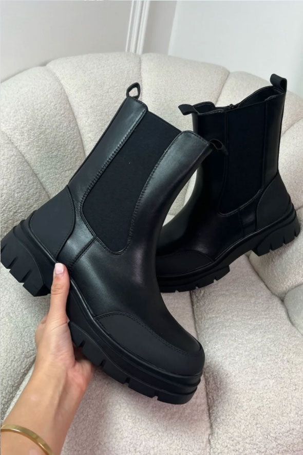 HANNAH BLACK CHELSEA BOOTS