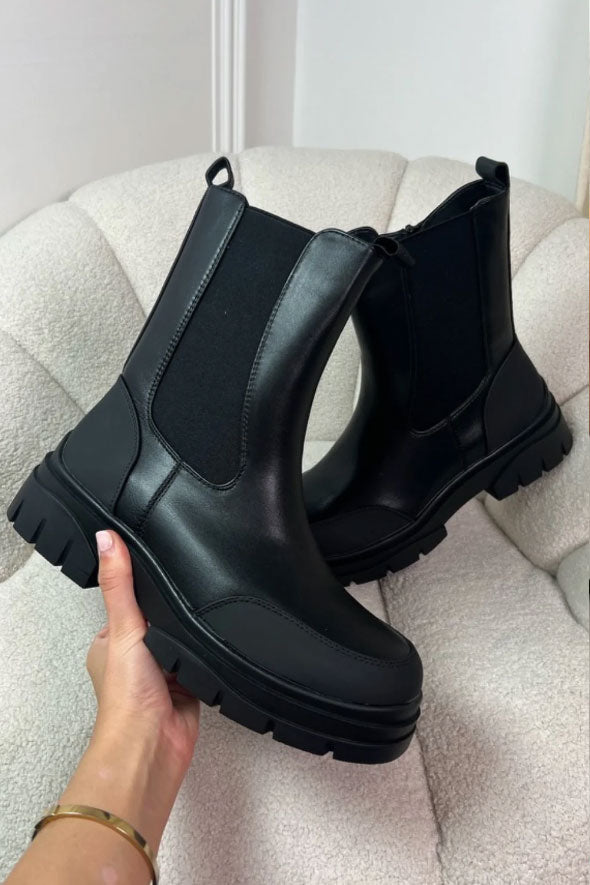 HANNAH BLACK CHELSEA BOOTS