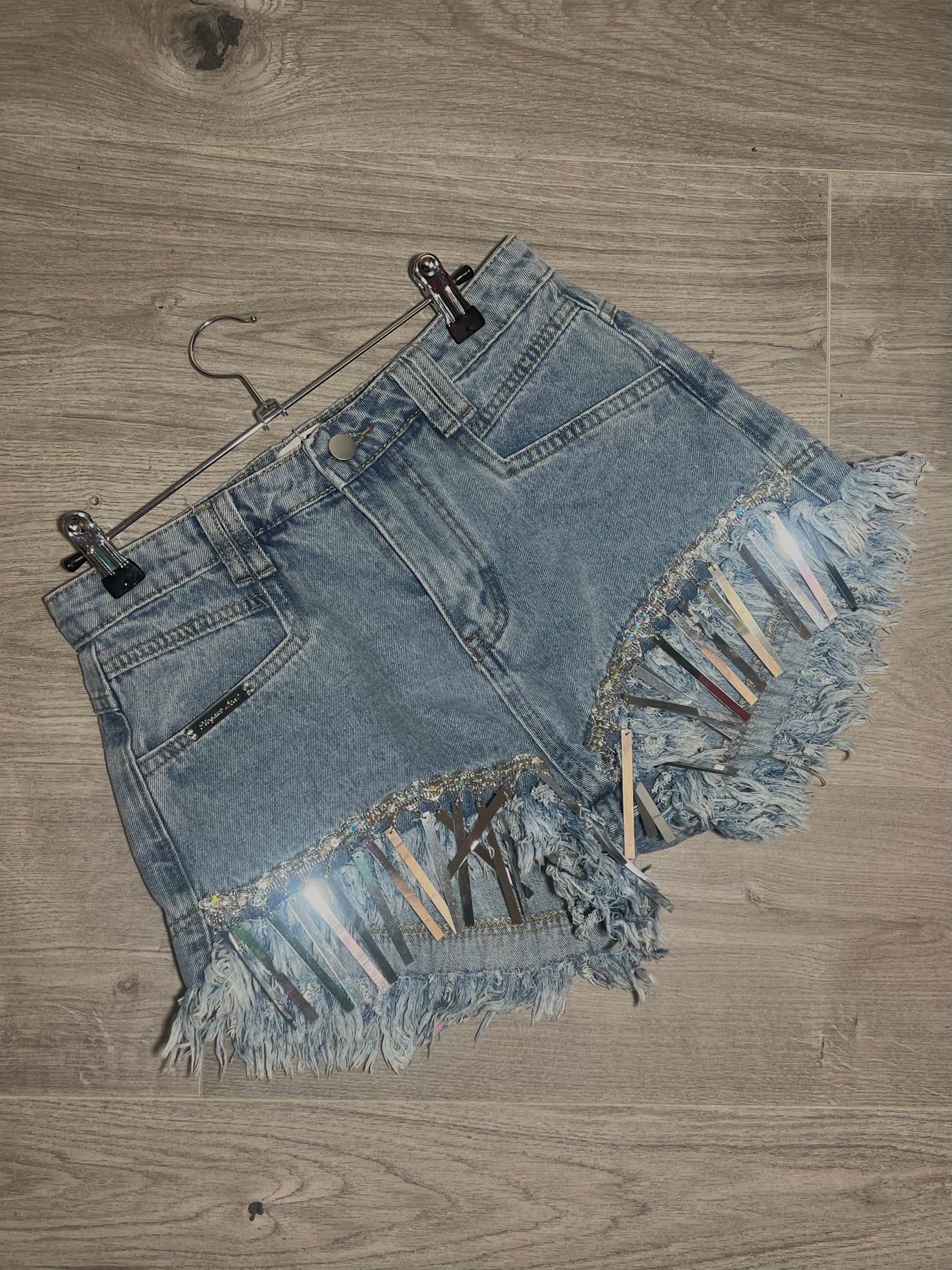 Shiny frill denim shorts