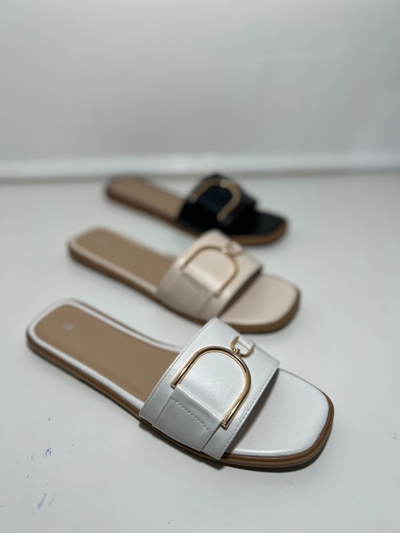 Wight D buckle sandal