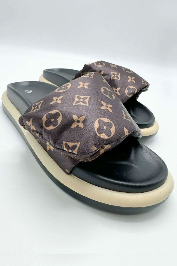 Patterned Band Sliders in Brown