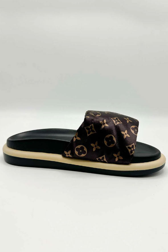 Patterned Band Sliders in Brown