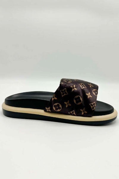 Patterned Band Sliders in Brown