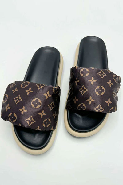 Patterned Band Sliders in Brown