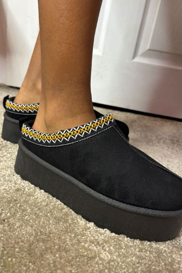 PLATFORM SLIPPERS WITH EMBROIDERED DETAIL BLACK