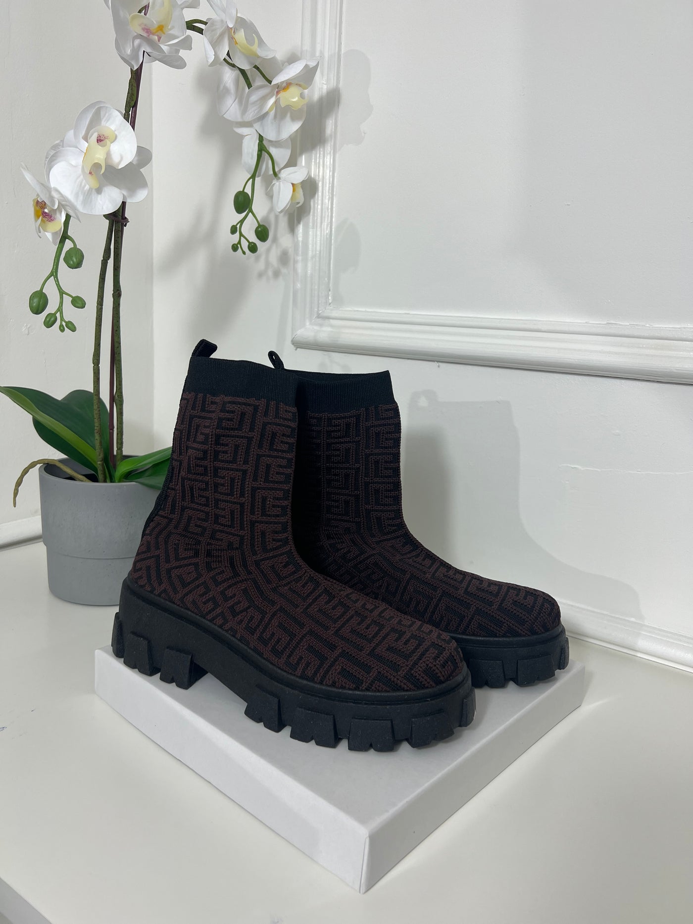 BLACK BROWN SQUERE PATTERN SOCK CHUNKY BOOTS