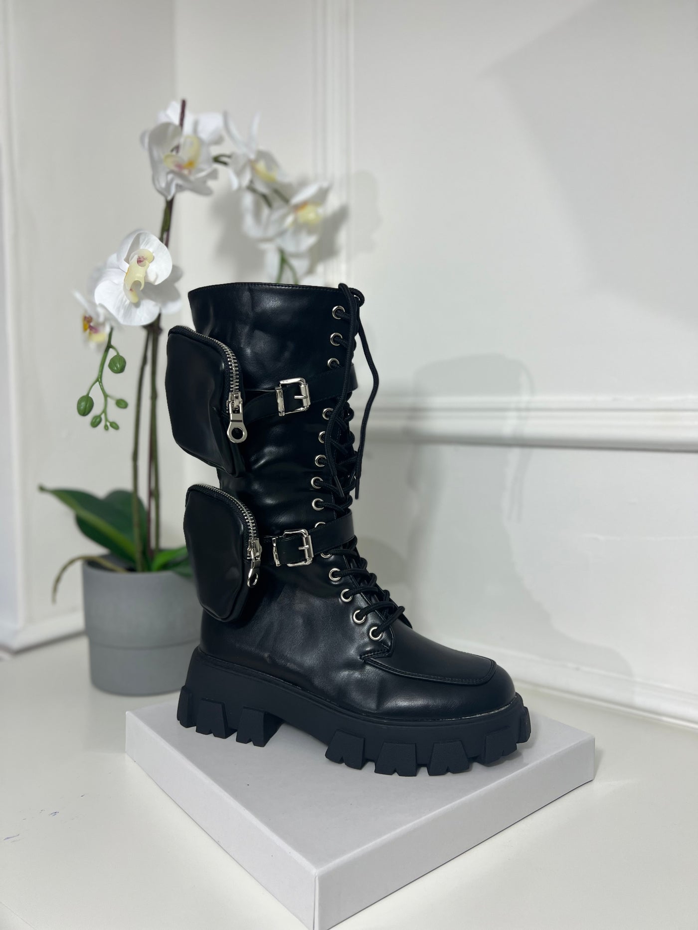 Chunky zip side pockets boot