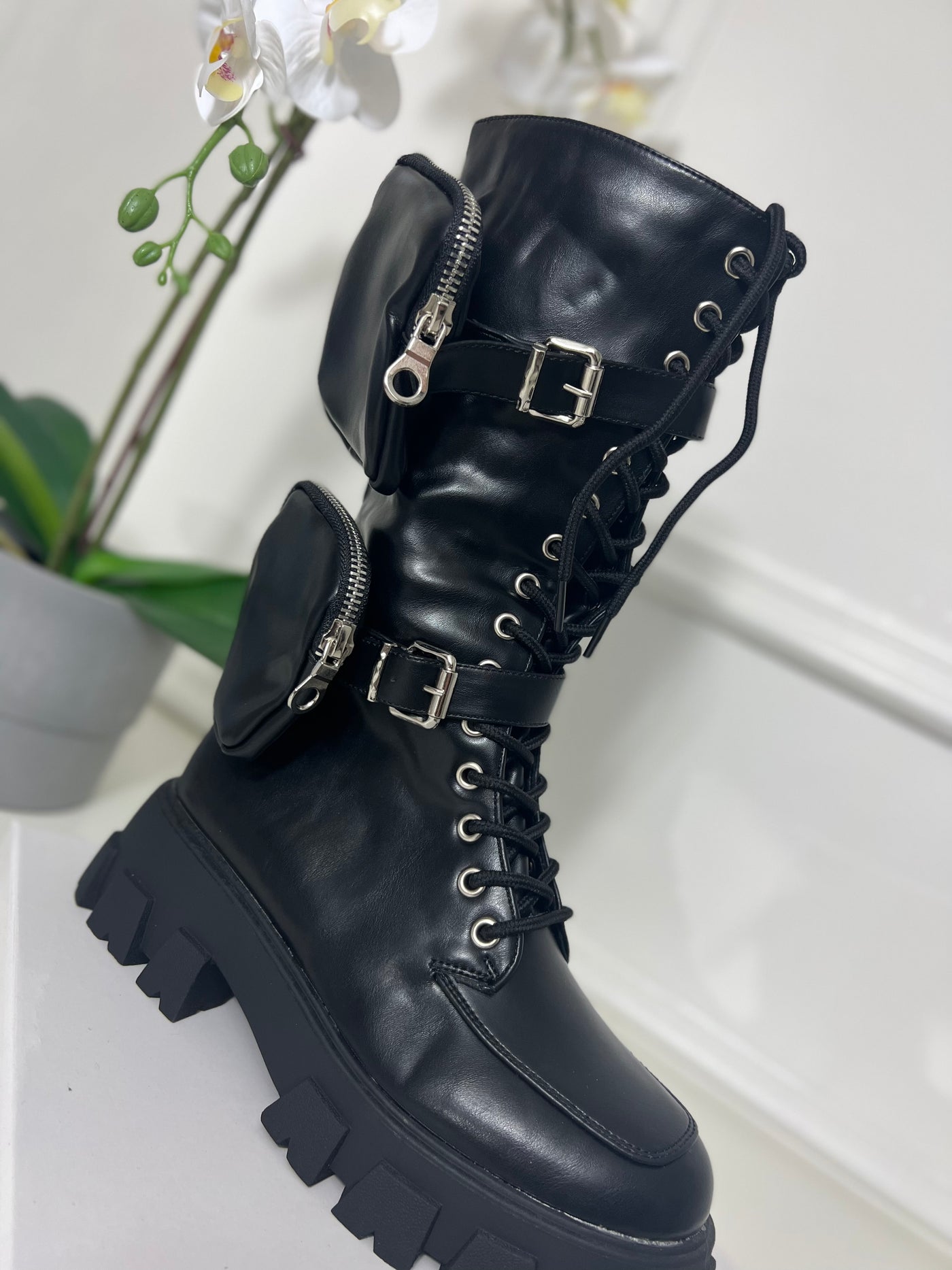 Chunky zip side pockets boot