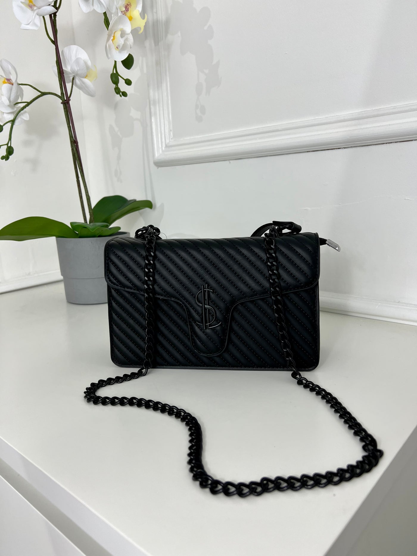 BLACK DIAGONAL STITCHING DETAL BAG