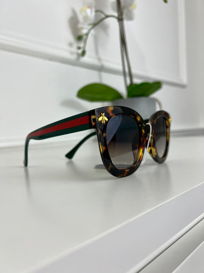 Tortoiseshell cat eye Ombre bee detail sunglasses