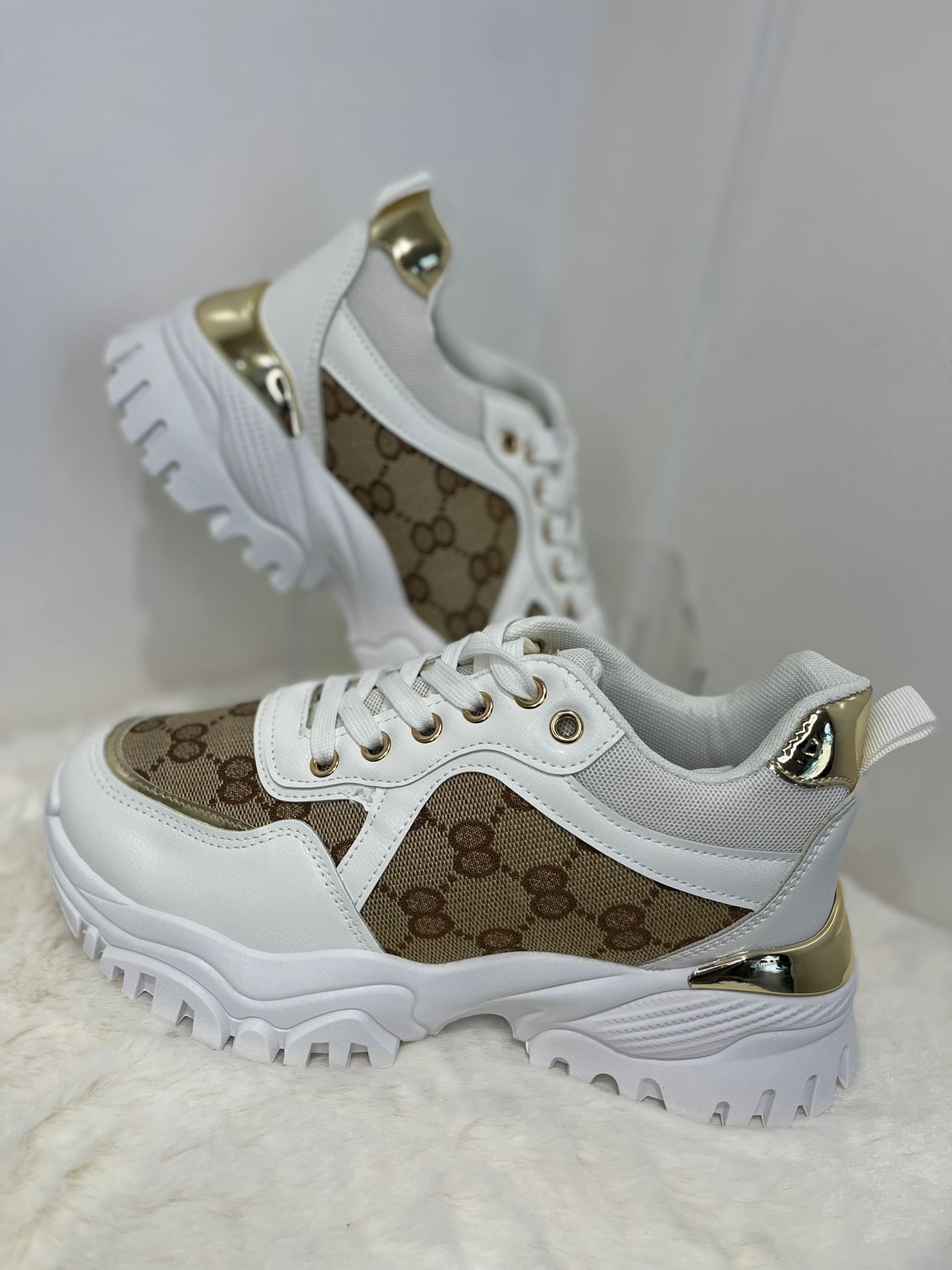 oo detail white gold chunky trainer