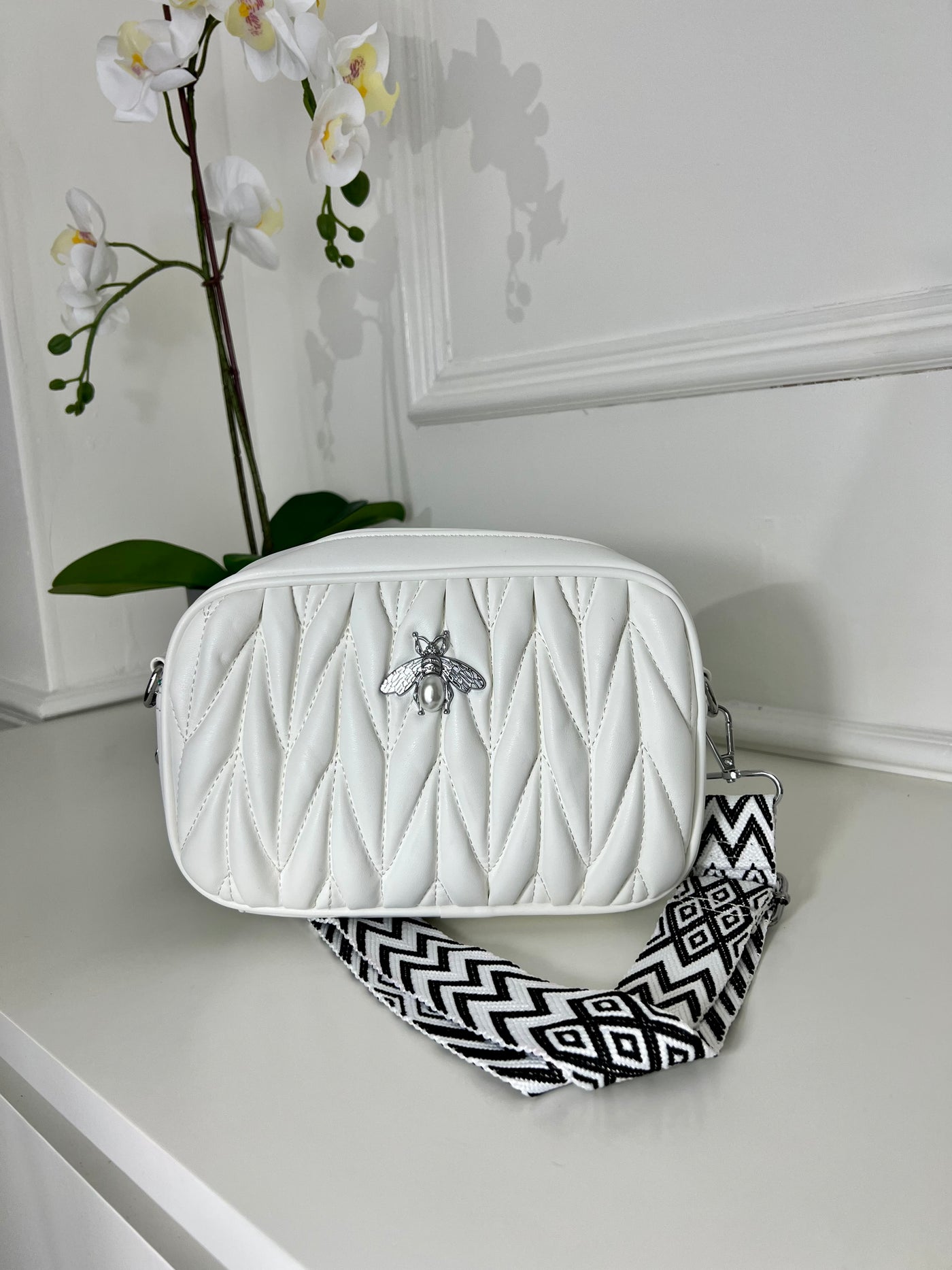 White quilted pattern strap bag