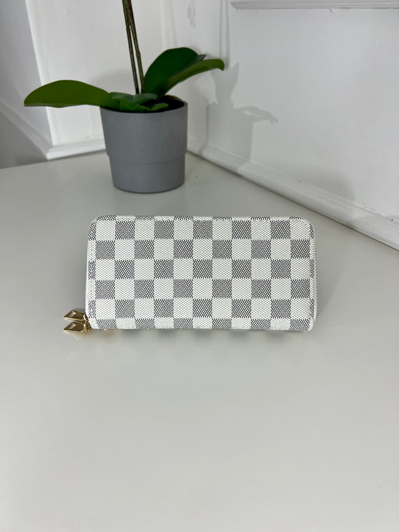 White square pattern purse