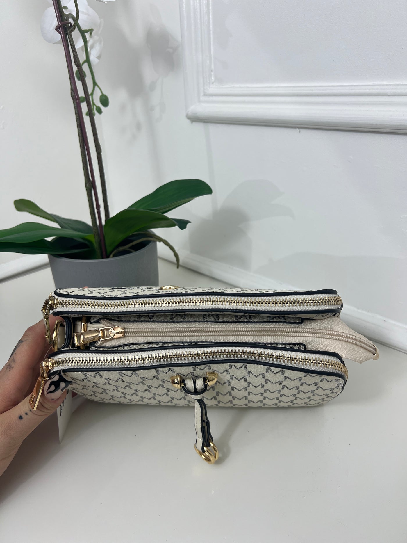 Cream M design cross body bag