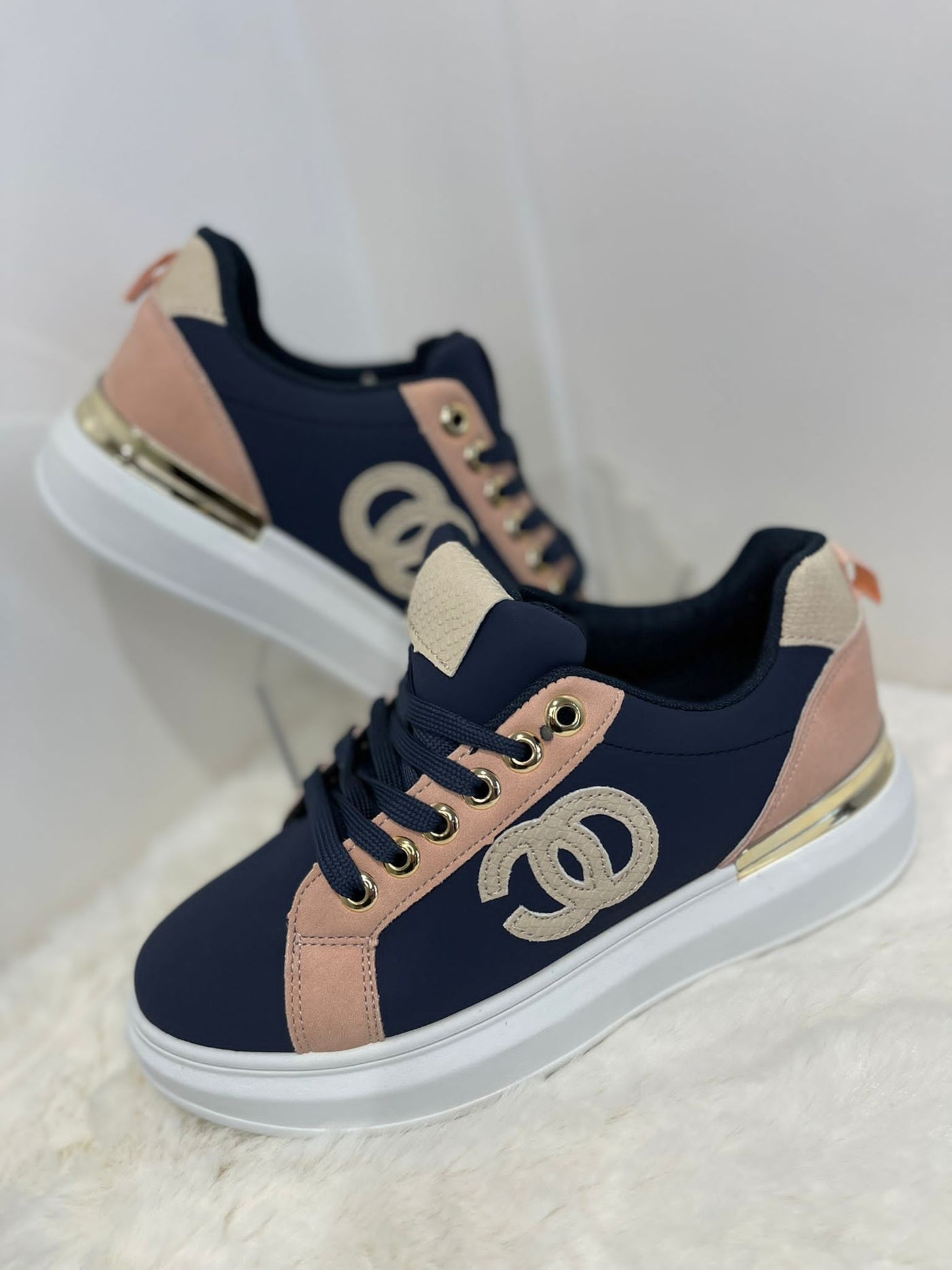 CC detail navy and blush trainer