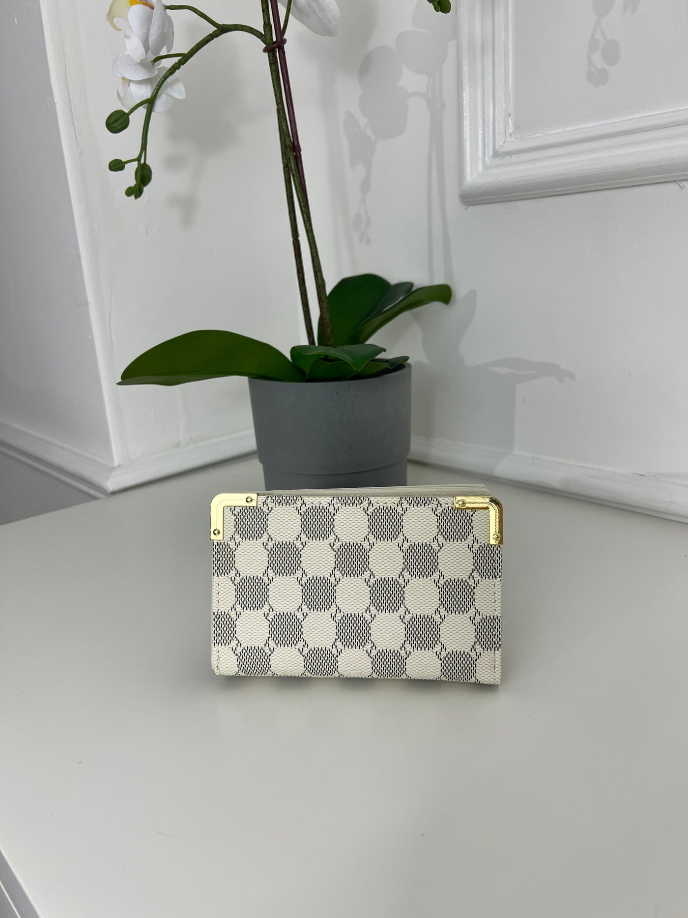 White dotted pattern purse