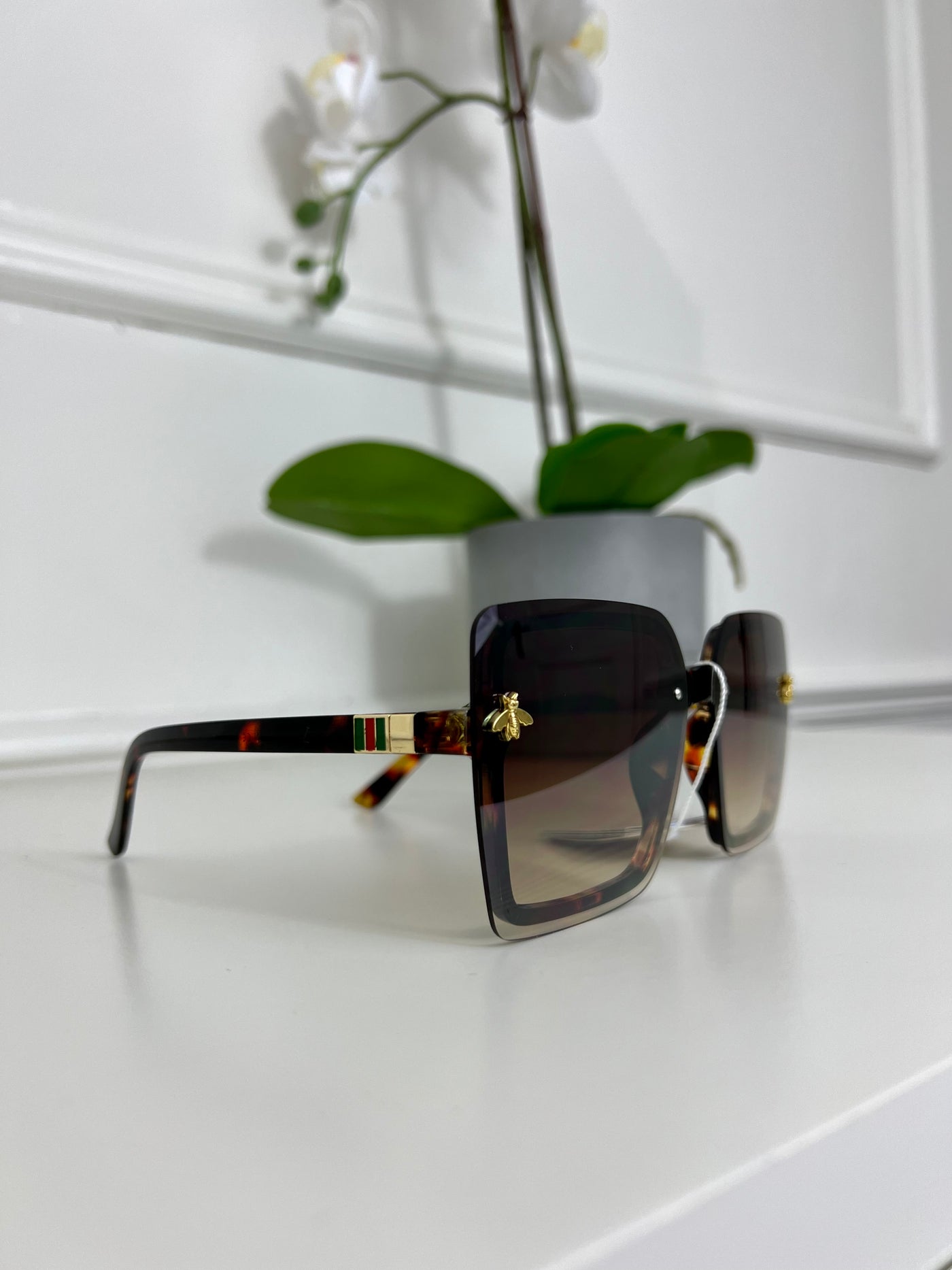 tortoiseshell Ombre square bee detail sunglasses