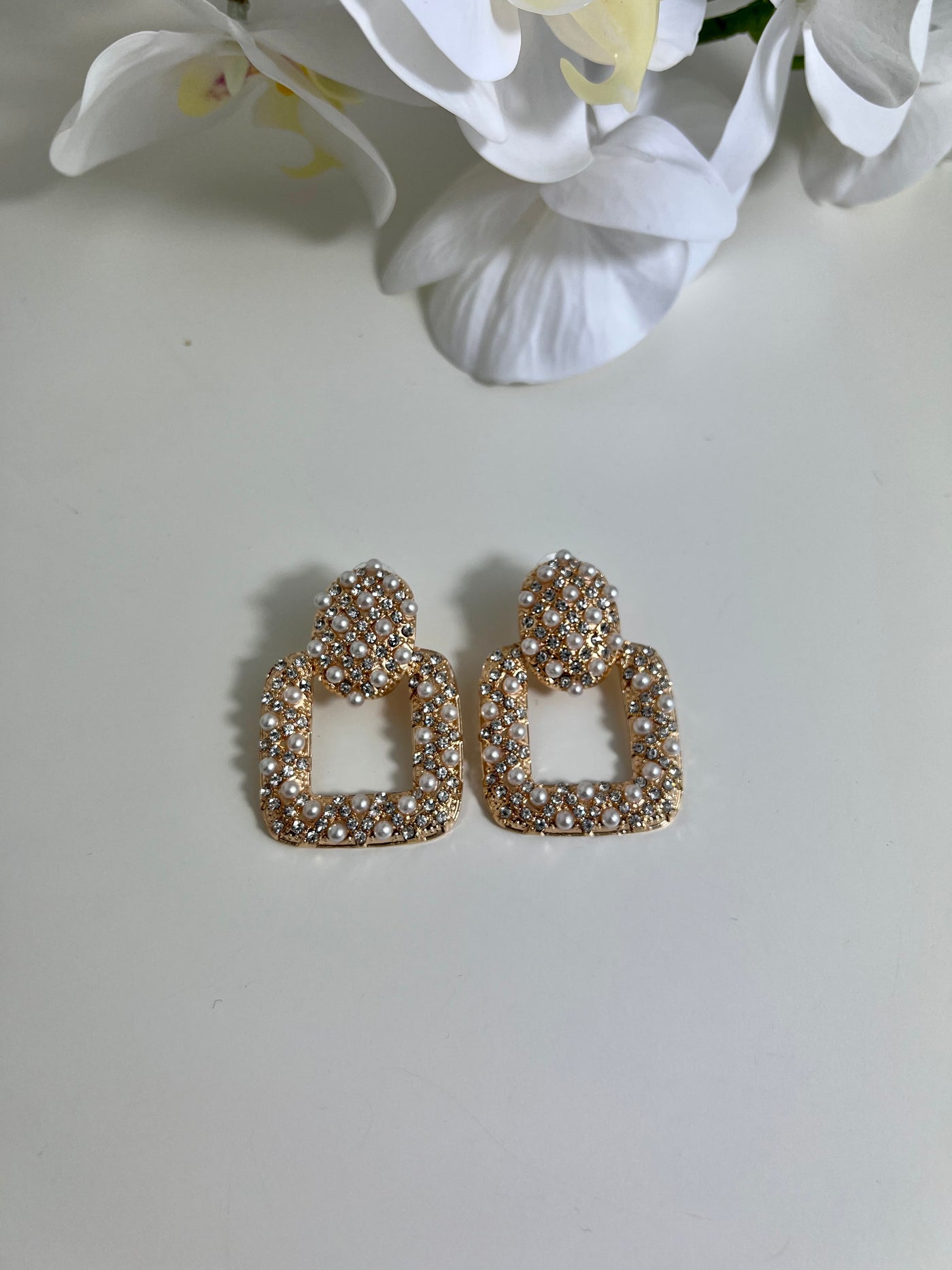 Gold pearl and diamond square earring