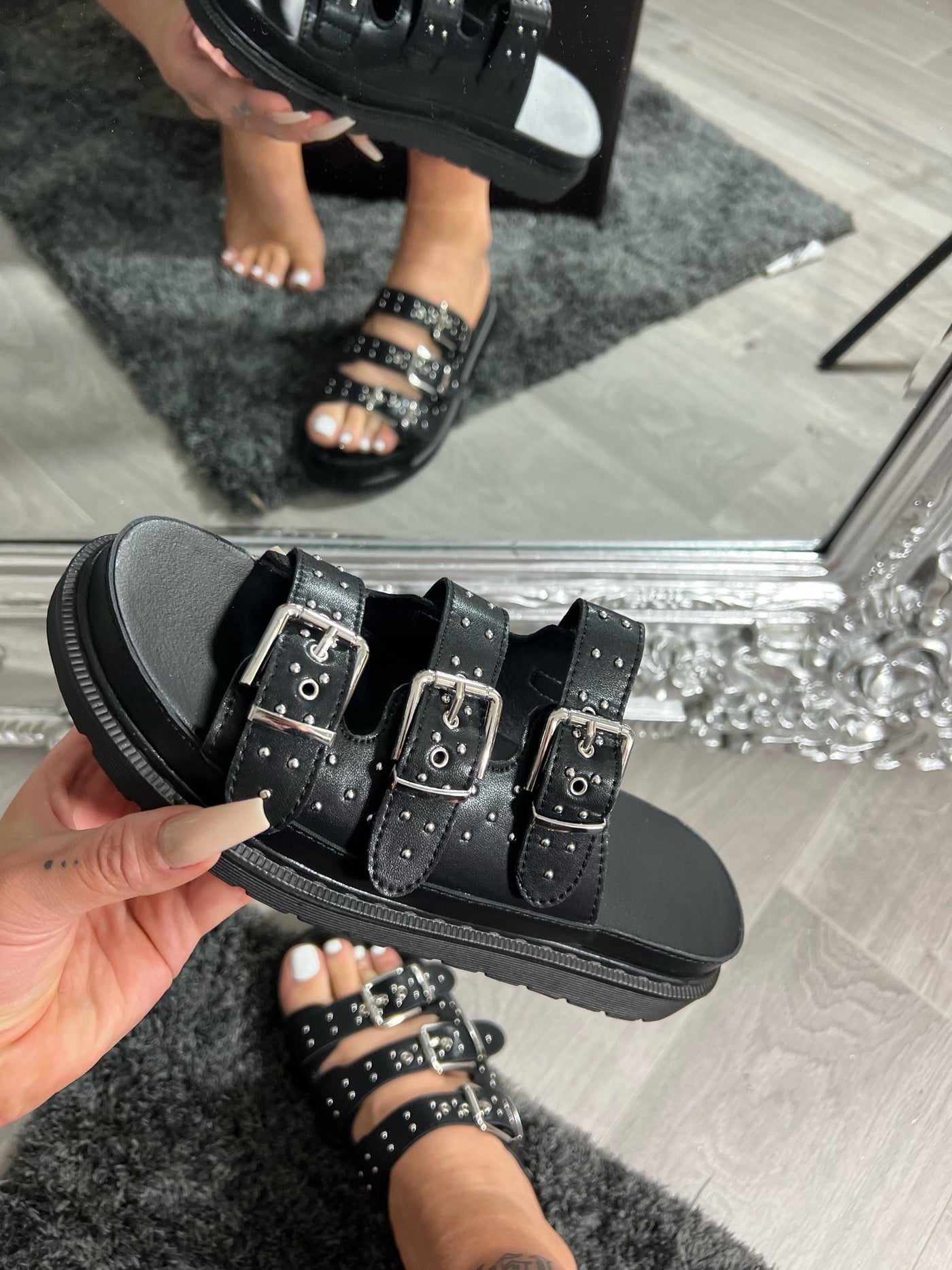 Black three adjustable buckle slides