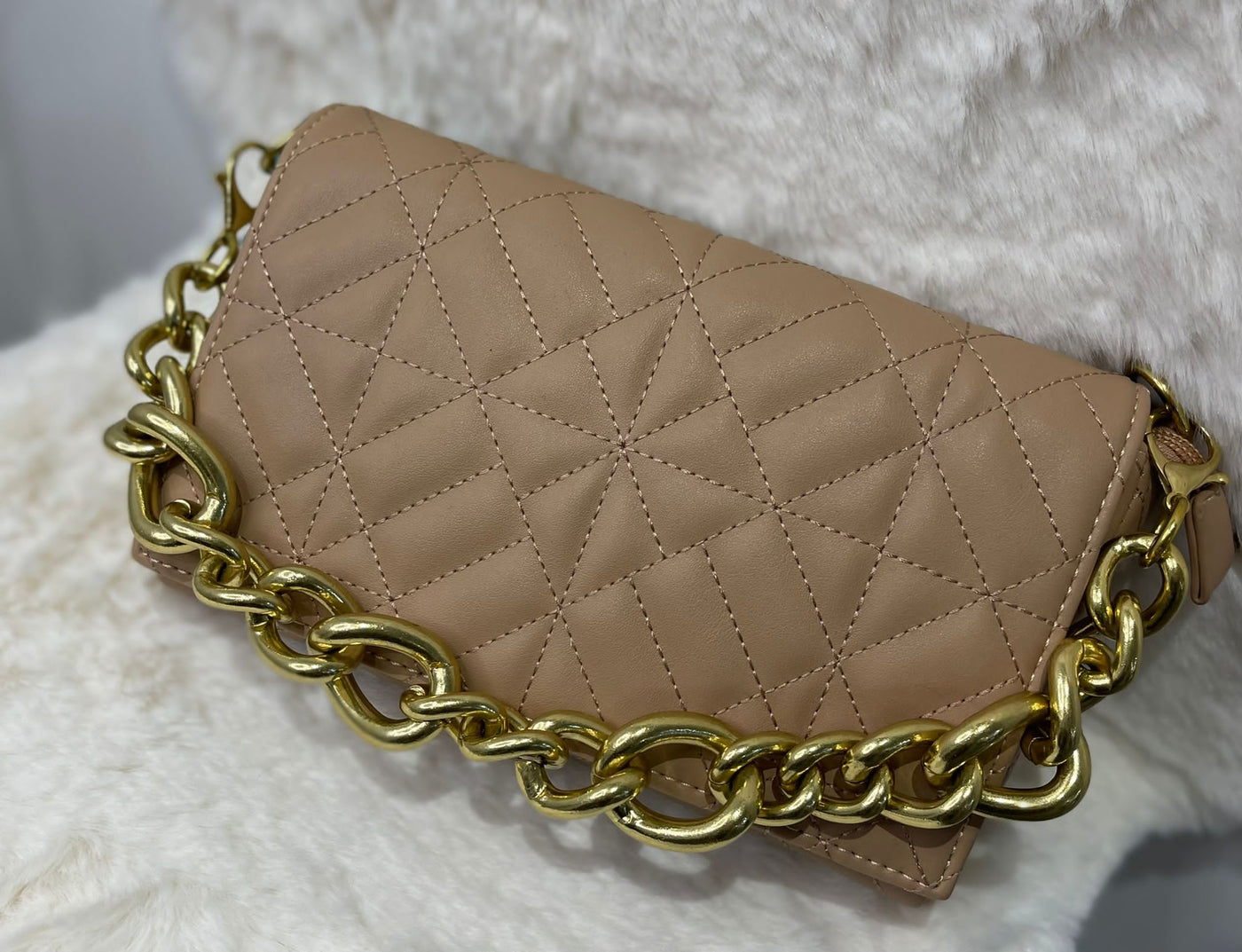Sand stitch pattern design chunky gold handle bag
